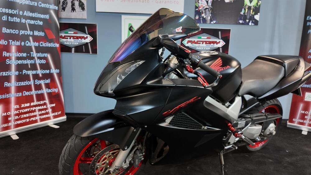 Honda VFR 800 (2002 - 05) (4)