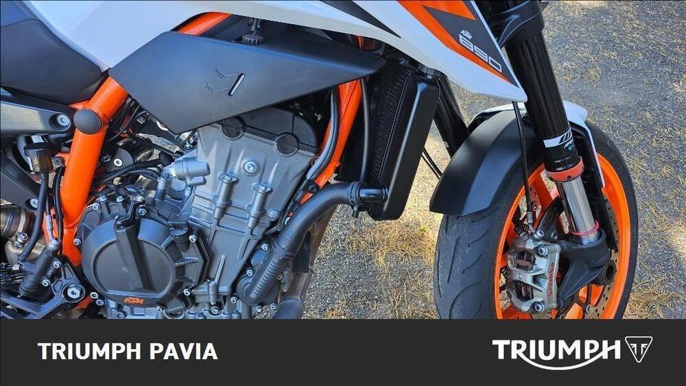 KTM 890 Duke R (2021) (21)