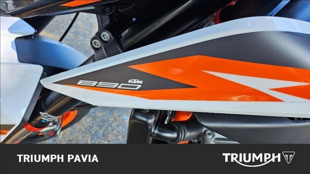 KTM 890 Duke R (2021) (13)