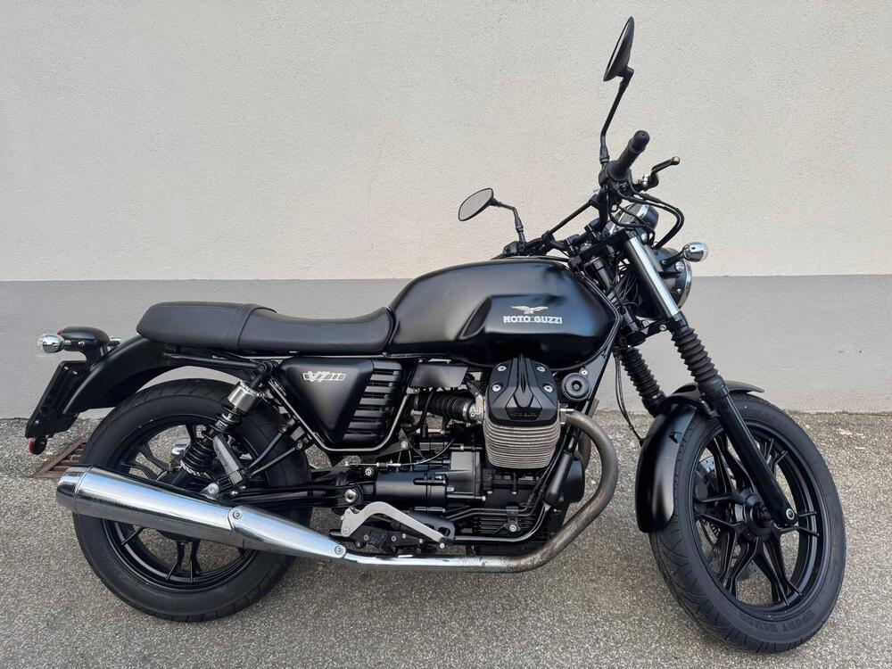 Moto Guzzi V7 II Stone (2015 - 17)