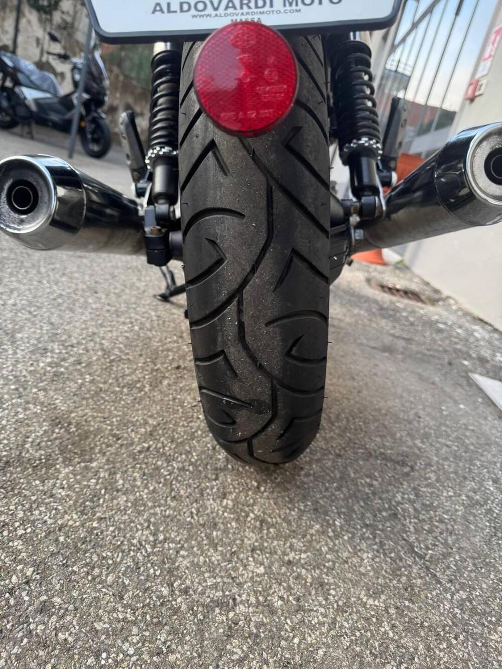 Moto Guzzi V7 II Stone (2015 - 17) (4)