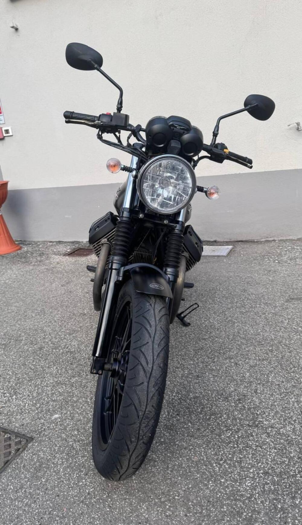 Moto Guzzi V7 II Stone (2015 - 17) (7)