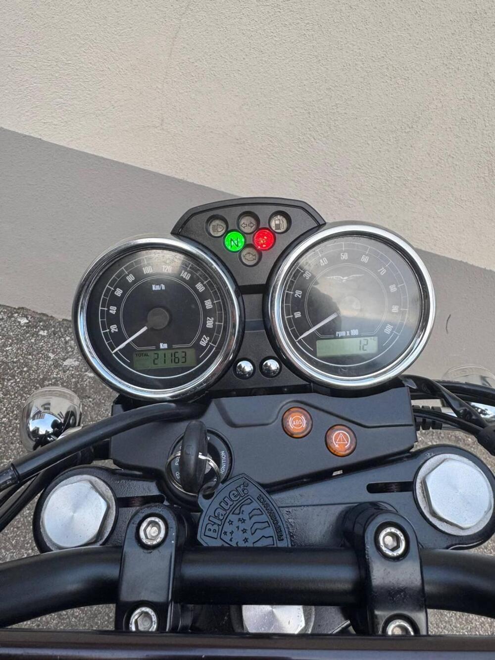 Moto Guzzi V7 II Stone (2015 - 17) (8)