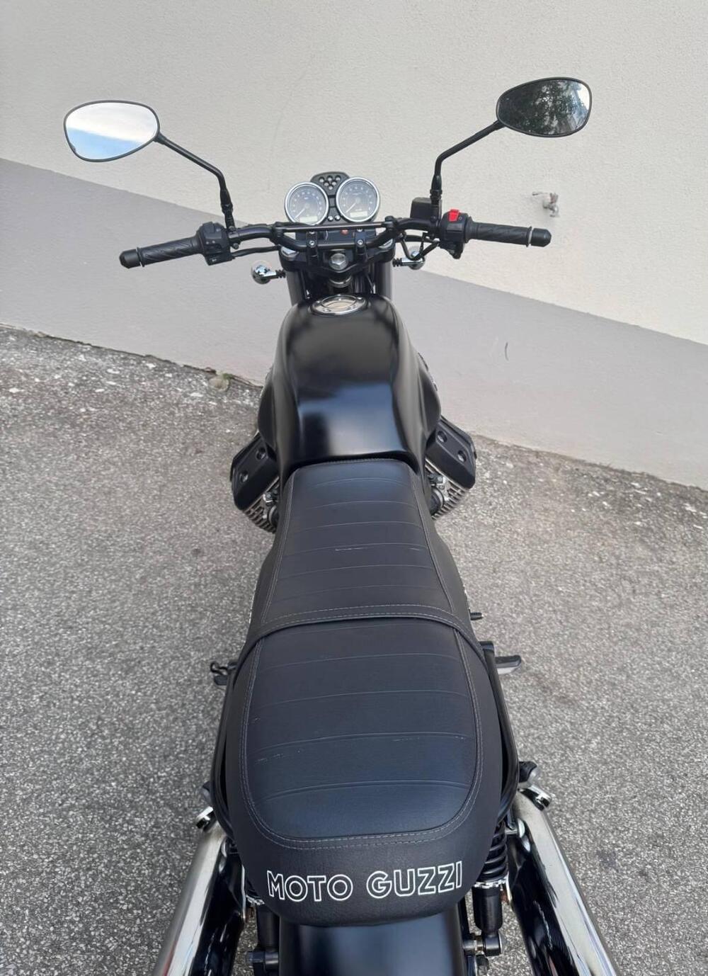 Moto Guzzi V7 II Stone (2015 - 17) (14)