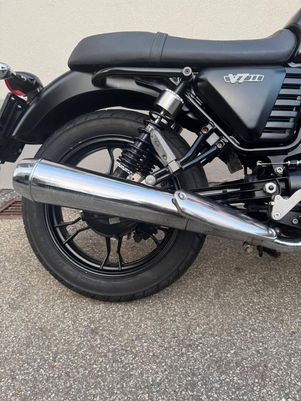 Moto Guzzi V7 II Stone (2015 - 17) (15)