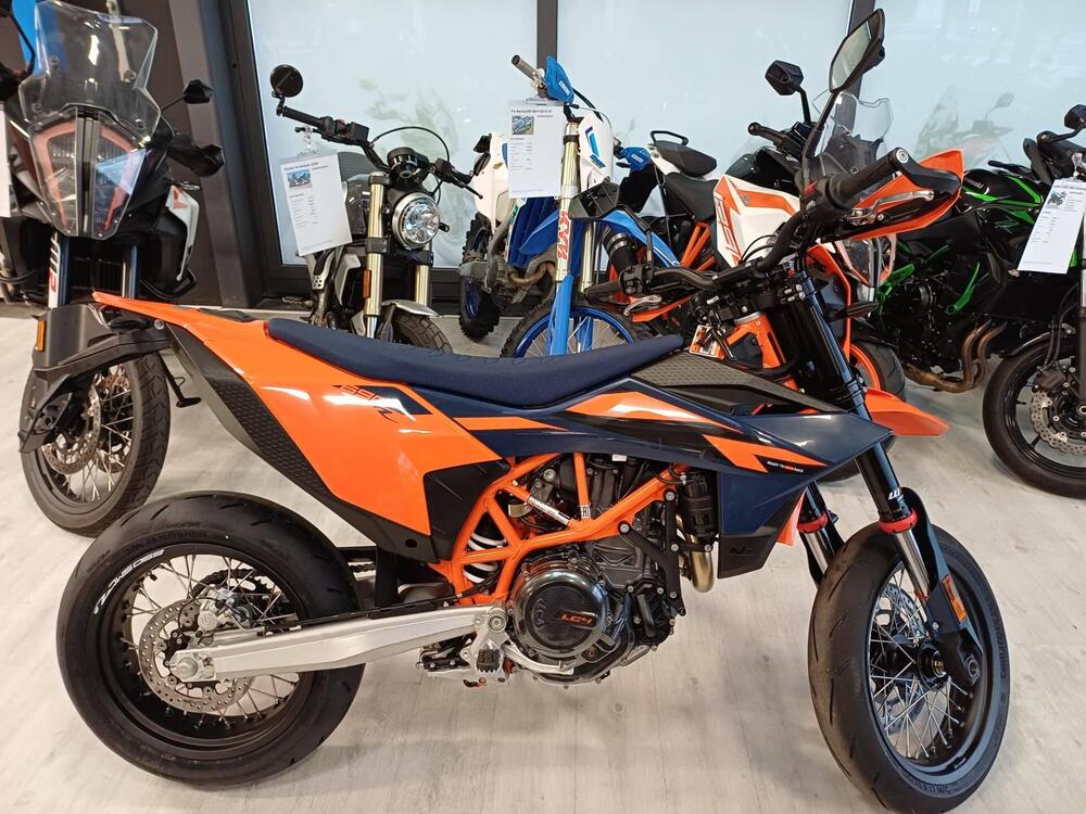 KTM 690 SMC R (2026) (3)
