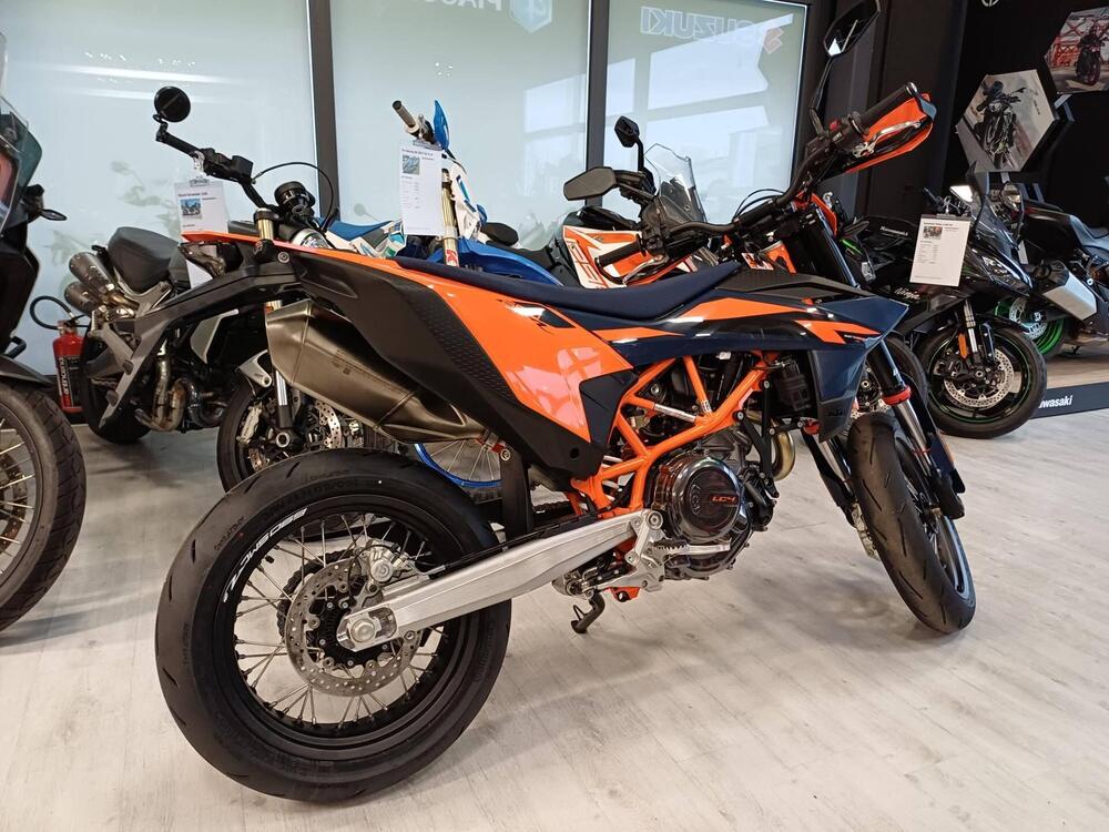 KTM 690 SMC R (2026) (4)