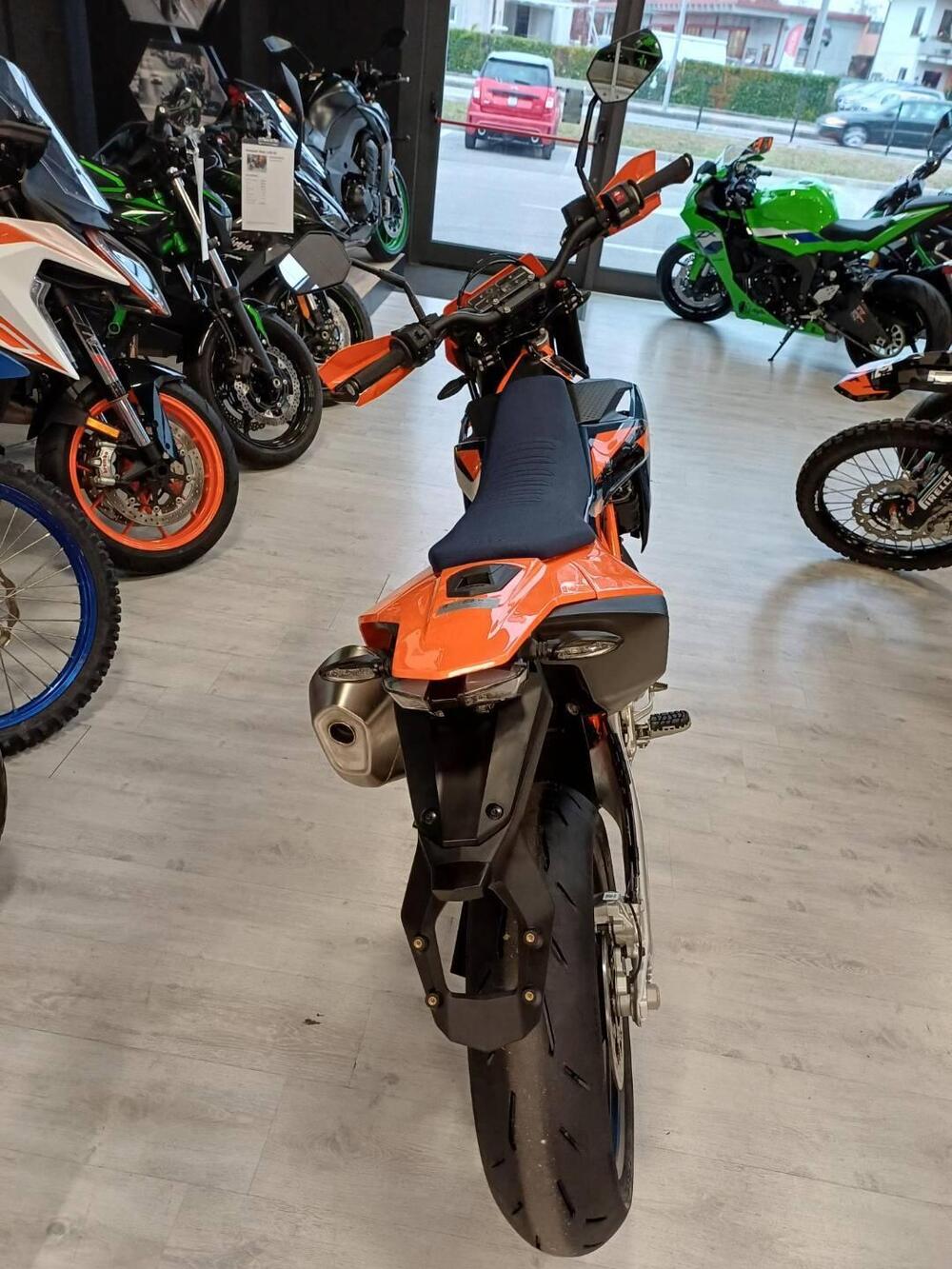KTM 690 SMC R (2026) (5)
