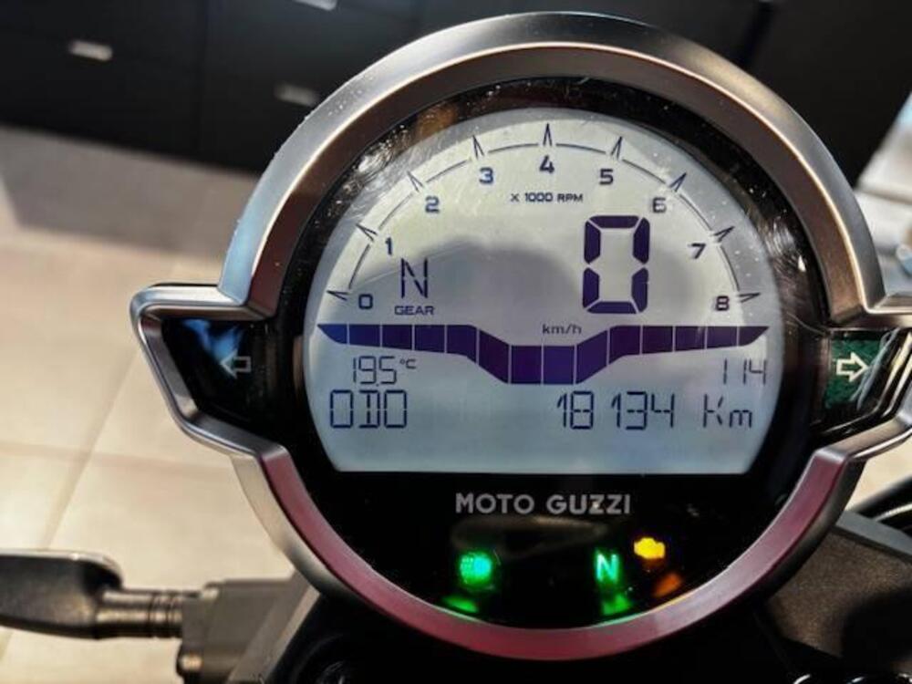 Moto Guzzi V7 Stone Centenario (2021 - 22) (5)