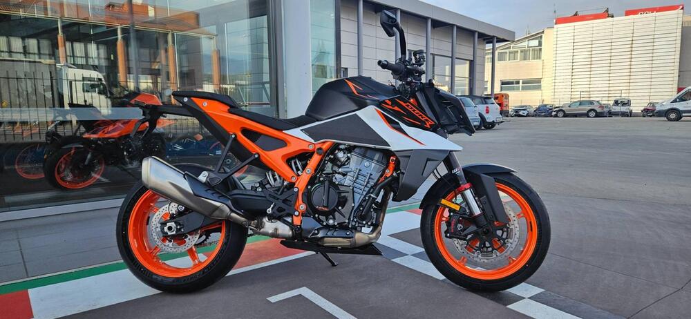 KTM 990 Duke R (2026)