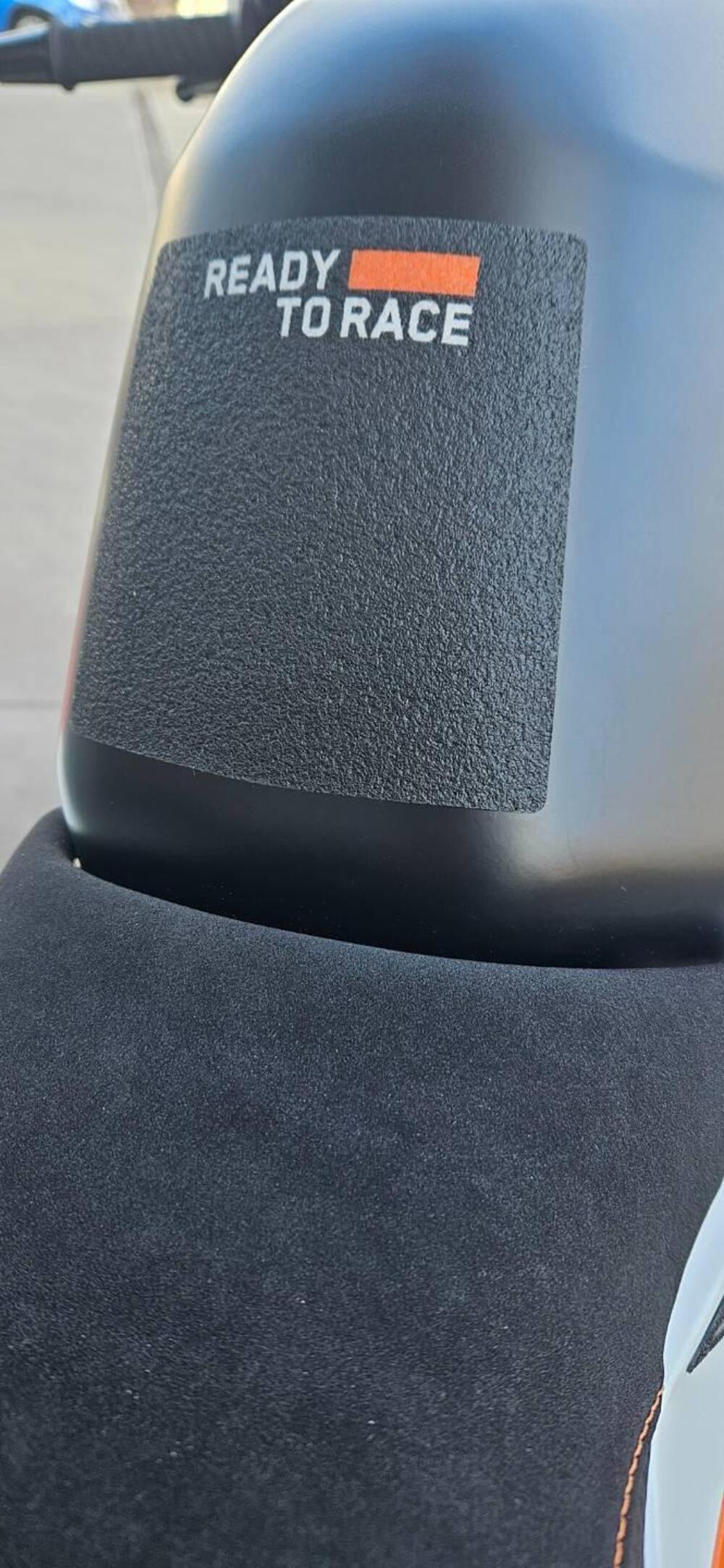 KTM 990 Duke R (2026) (9)