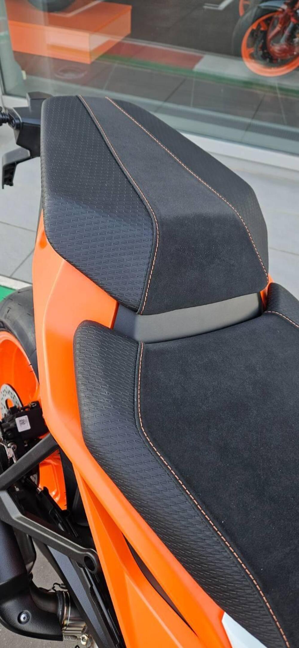 KTM 990 Duke R (2026) (7)