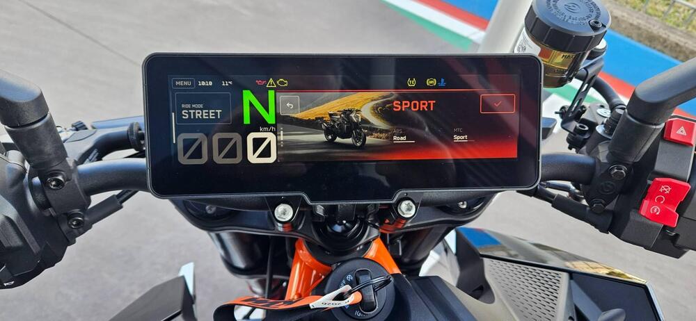 KTM 990 Duke R (2026) (13)