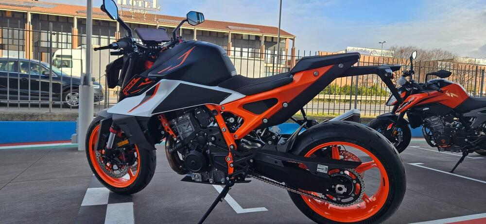 KTM 990 Duke R (2026) (2)