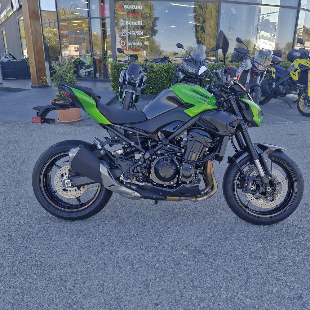 Kawasaki Z 900 (2025 - 26) (2)