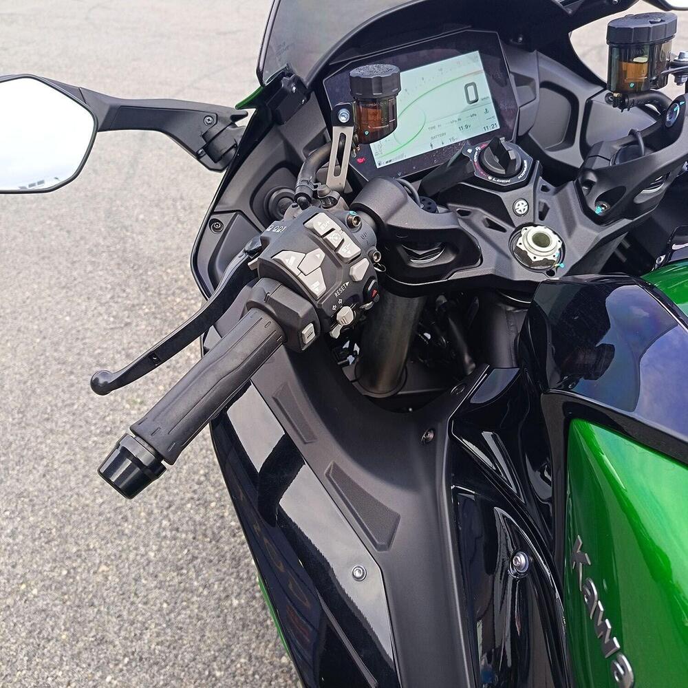 Kawasaki Ninja H2 SX SE Performance (2022) (13)