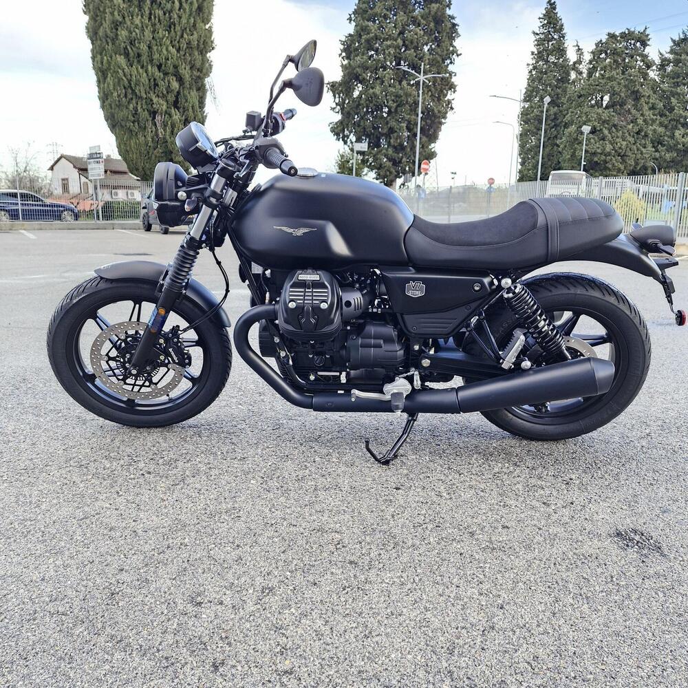 Moto Guzzi V7 Stone (2025 - 26) (5)