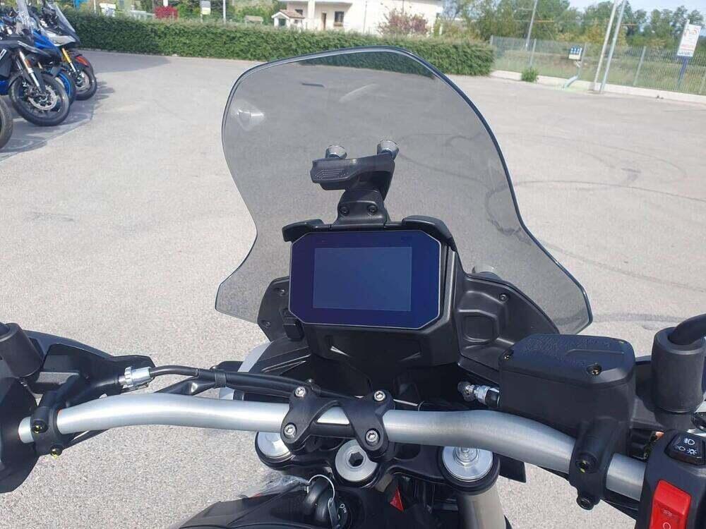 Moto Guzzi V85 TT (2024 - 26) (2)