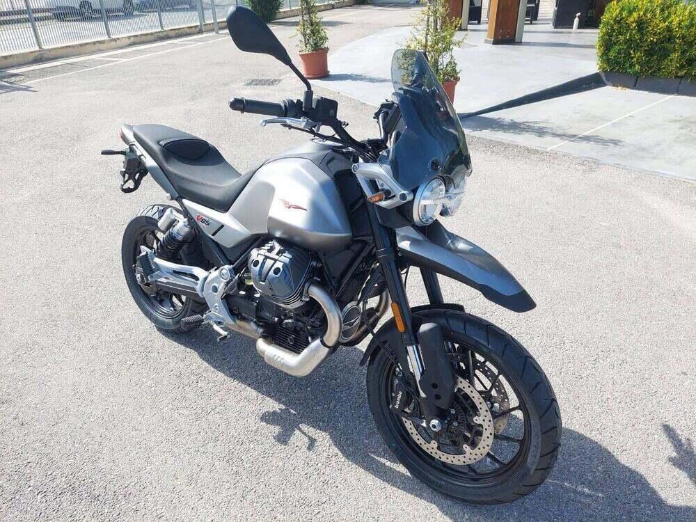 Moto Guzzi V85 Strada (2024 - 26) (3)