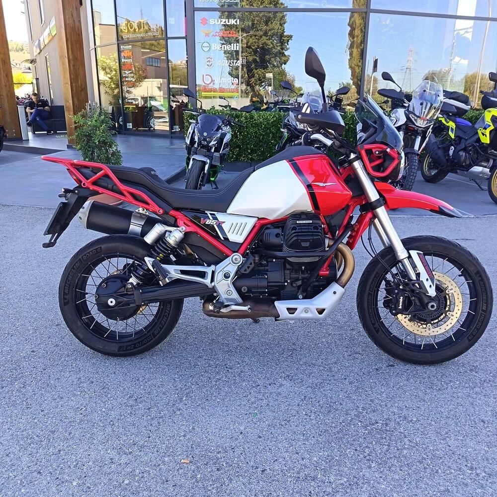 Moto Guzzi V85 TT Evocative Graphics (2021 - 23) (2)