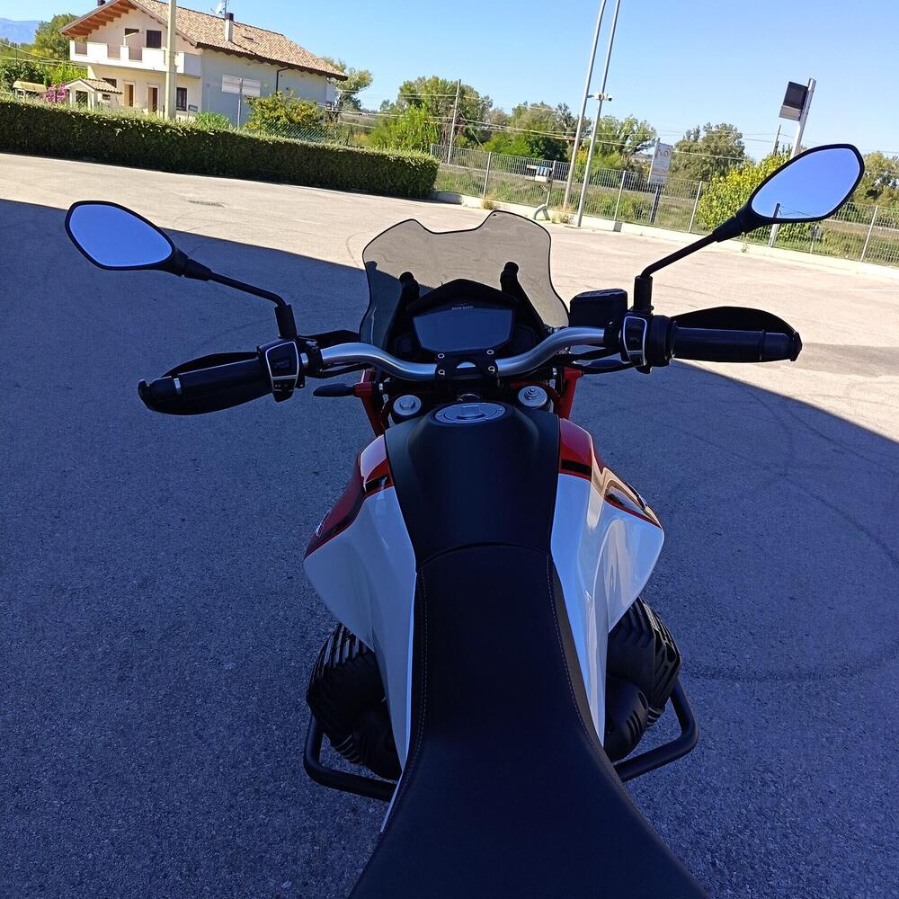 Moto Guzzi V85 TT Evocative Graphics (2021 - 23) (8)