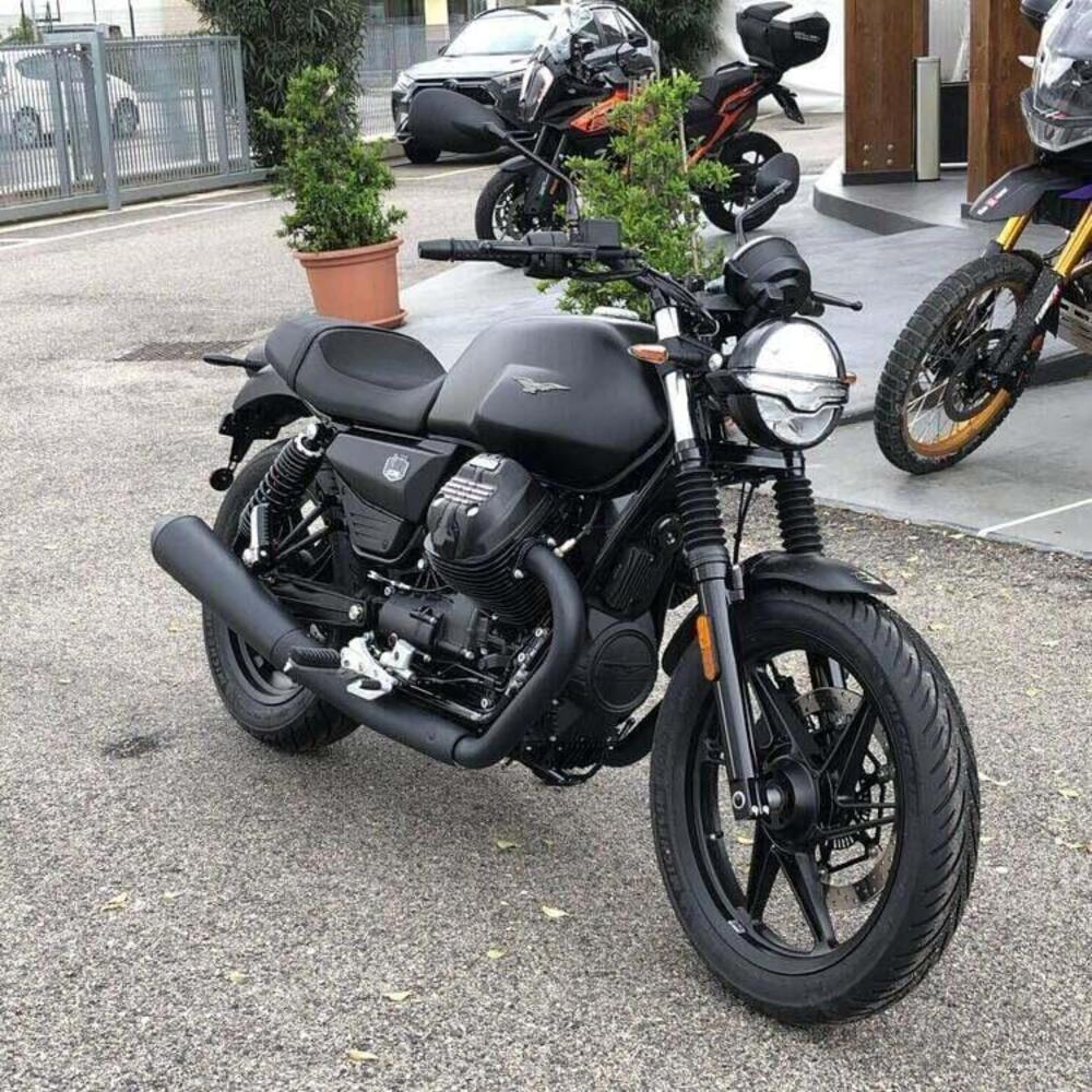 Moto Guzzi V7 Stone (2025 - 26) (2)