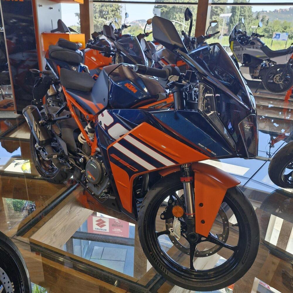 KTM RC 390 (2022 - 26) (2)