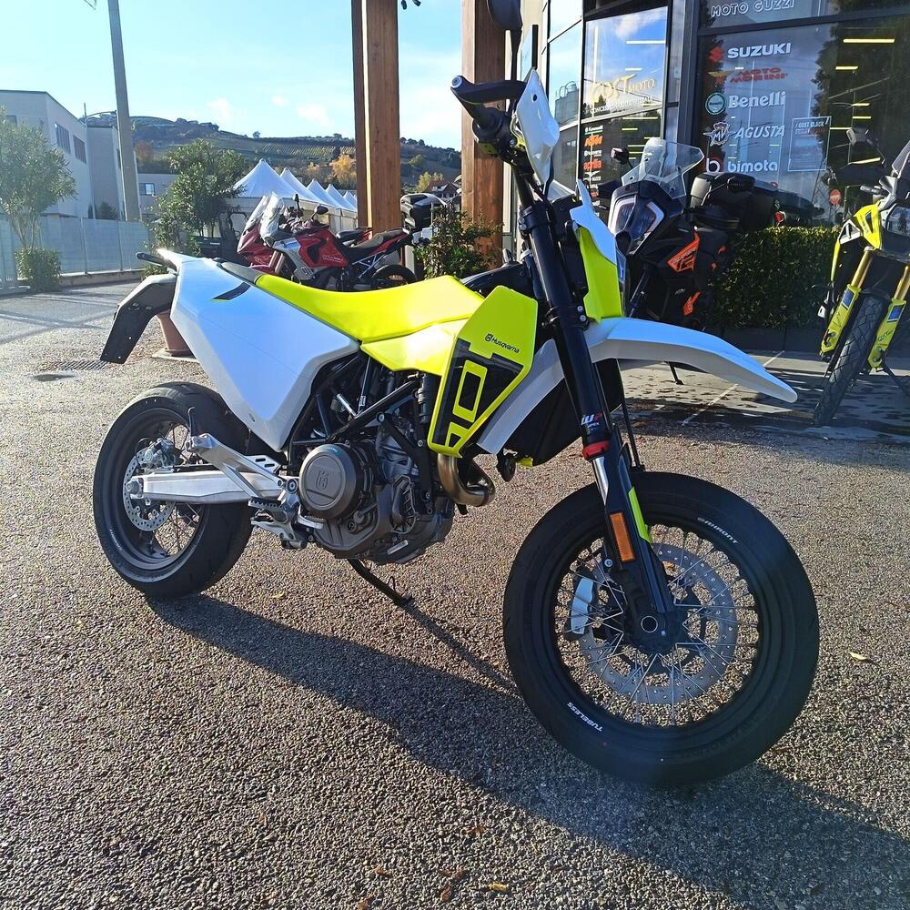 Husqvarna 701 Supermoto (2026) (3)