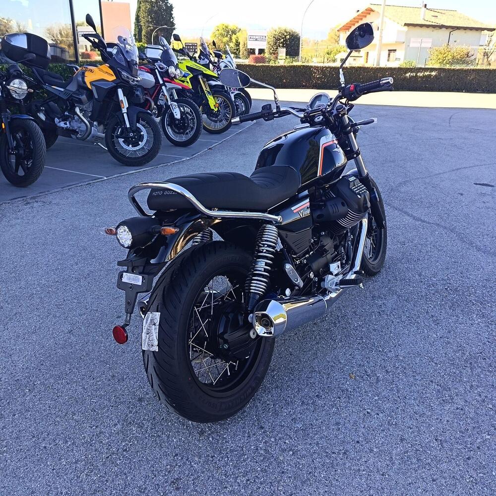 Moto Guzzi V9 Bobber Special Edition (2023 - 25) (3)