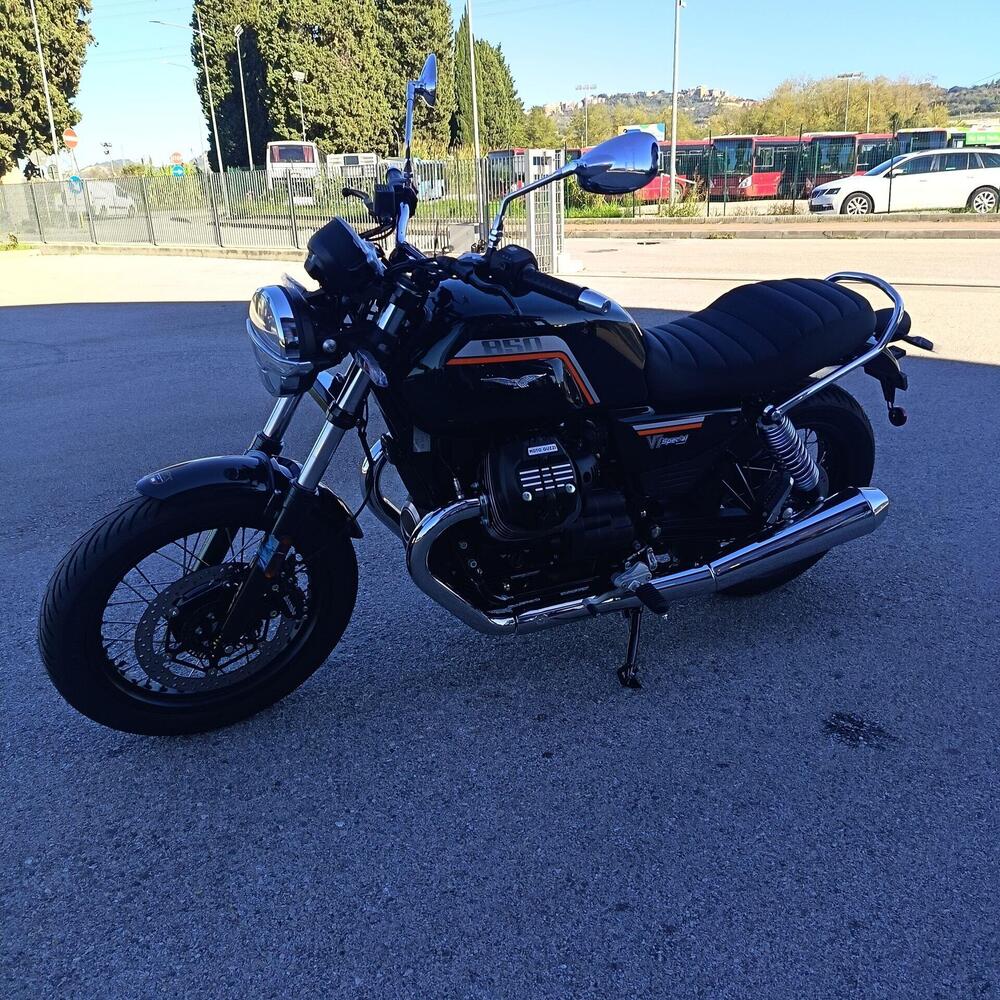 Moto Guzzi V9 Bobber Special Edition (2023 - 25) (4)