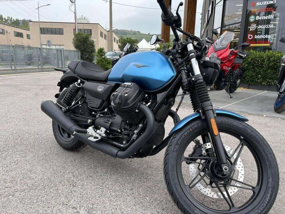 Moto Guzzi V7 Stone (2025 - 26) (2)