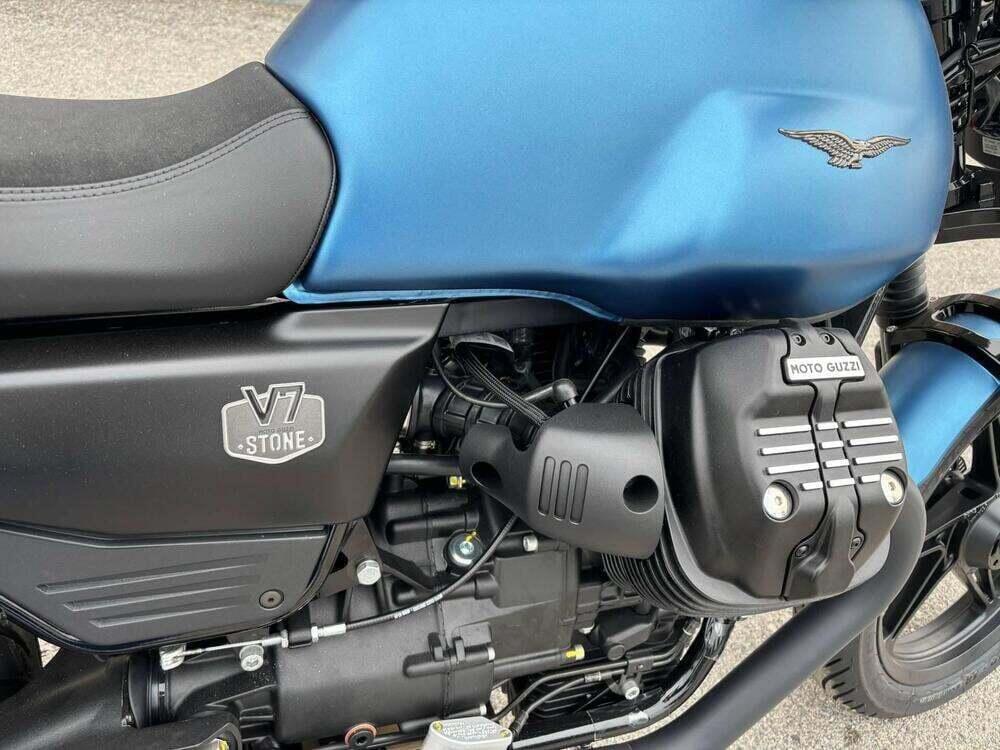 Moto Guzzi V7 Stone (2025 - 26) (7)