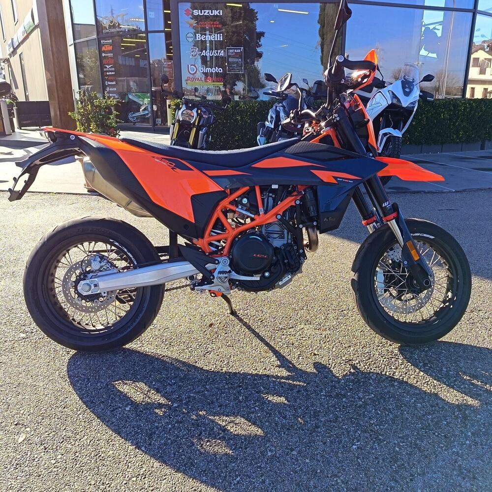 KTM 690 SMC R (2026) (5)