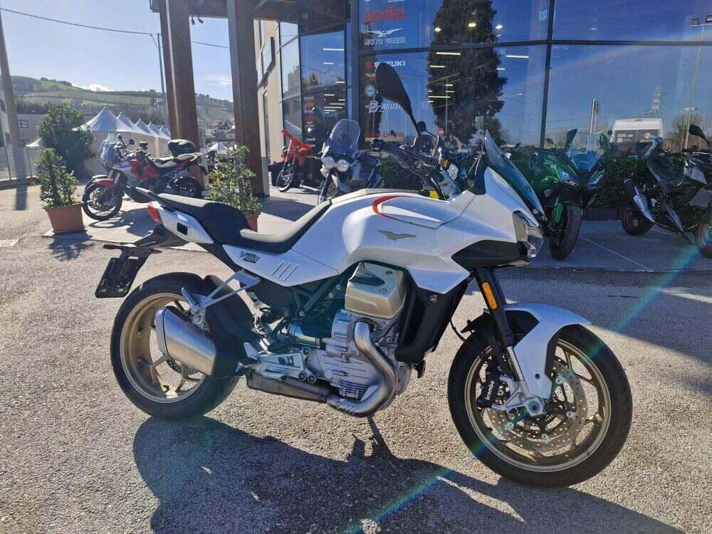 Moto Guzzi V100 Mandello (2022 - 24) (3)