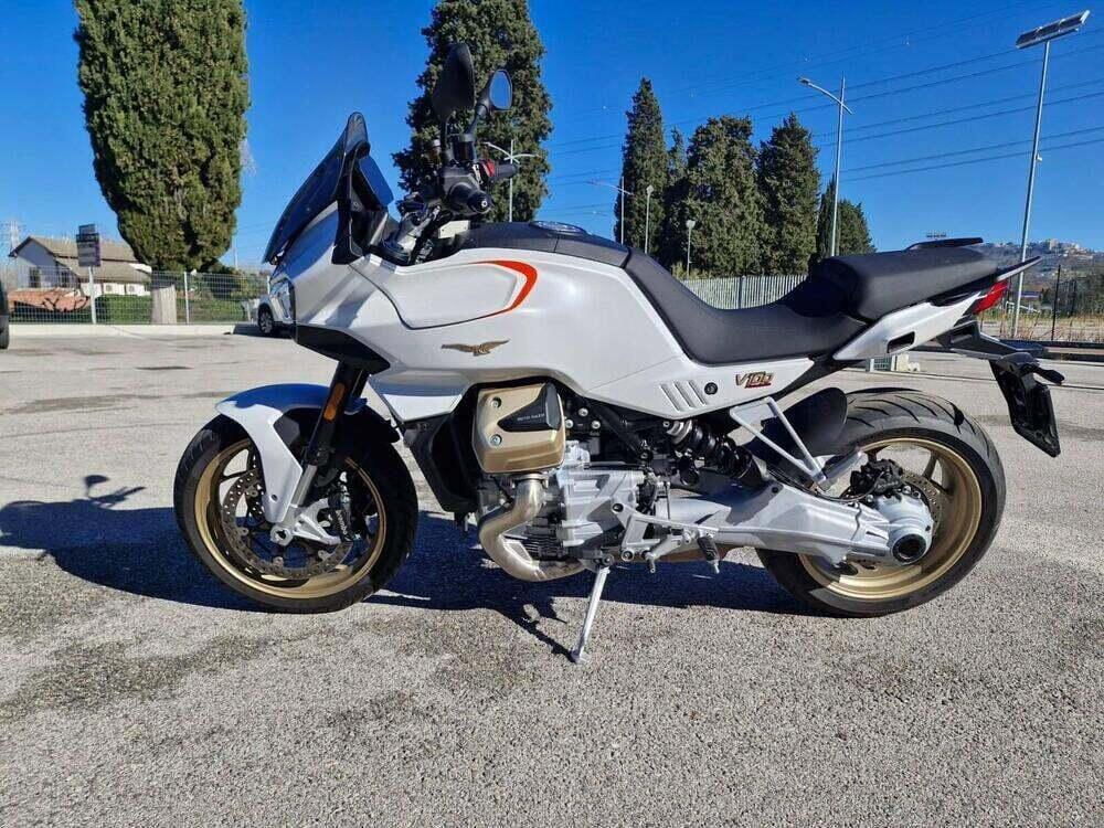 Moto Guzzi V100 Mandello (2022 - 24) (4)