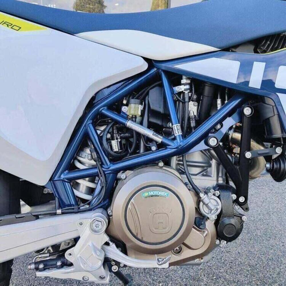 Husqvarna 701 Supermoto (2026) (7)