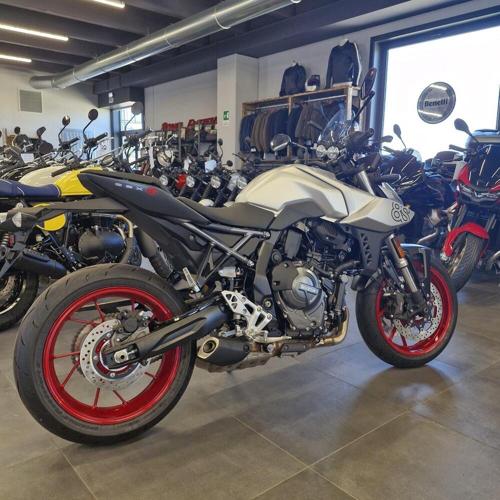 Suzuki GSX-8S (2025 - 26) (5)