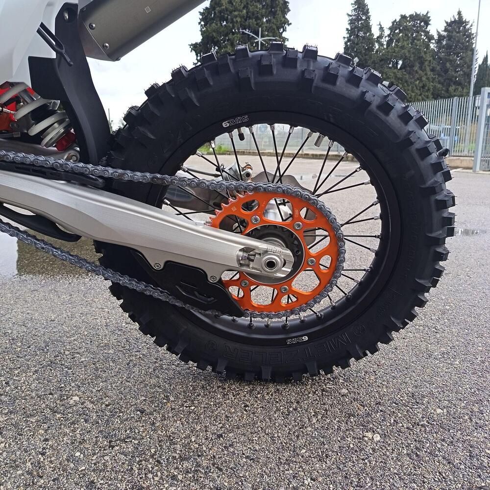 KTM 300 EXC 6Days (2026) (9)