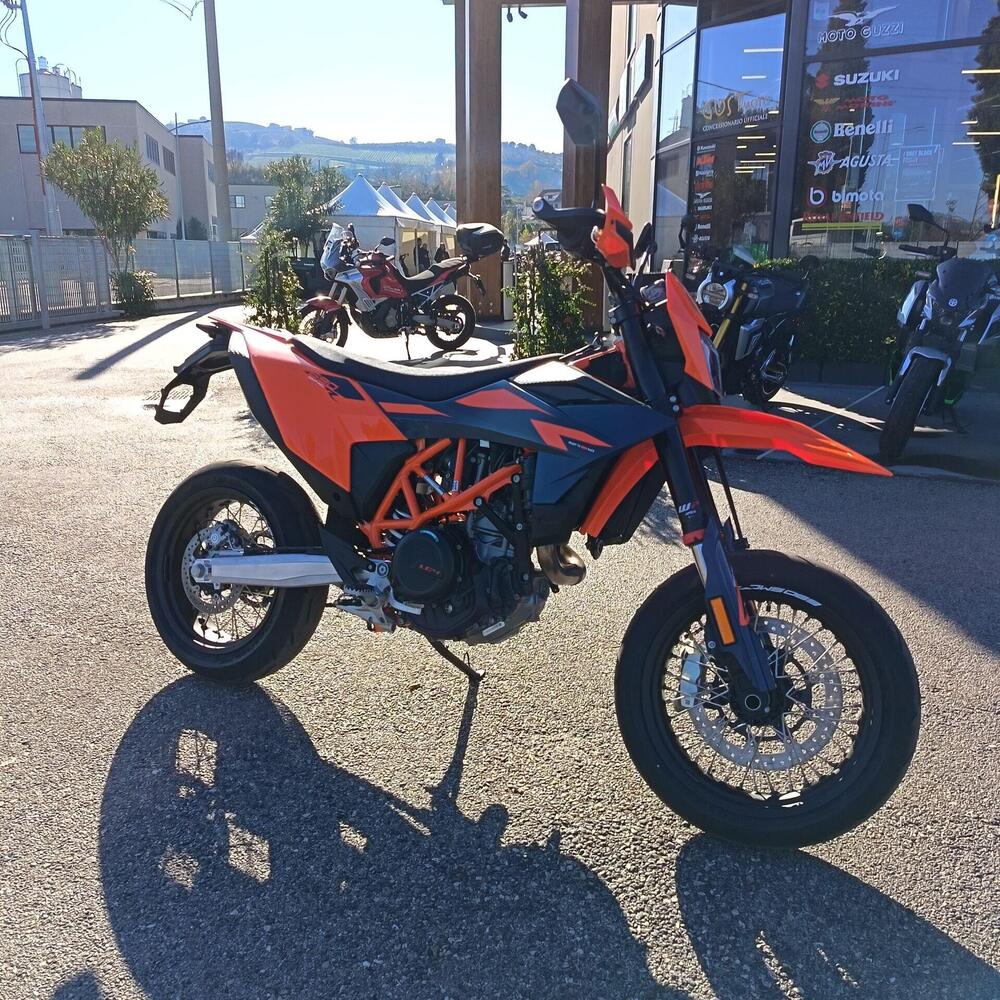 KTM 690 SMC R (2026) (2)