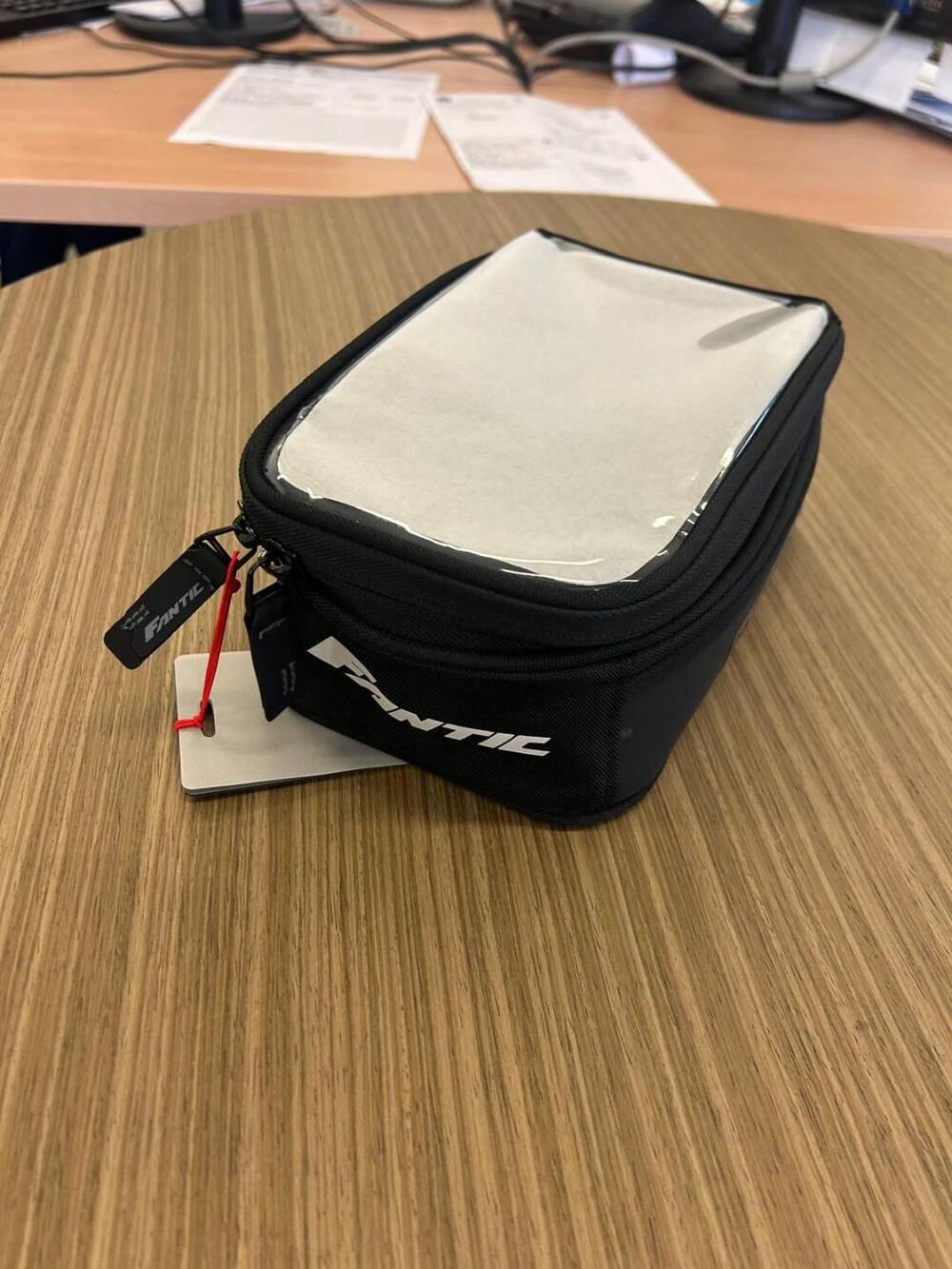 BORSELLO SERBATOIO NERO CAB700 Fantic Motor (2)