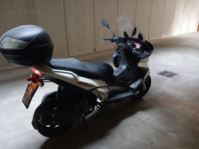 Aprilia SR Max 300 (2011 - 16) usata