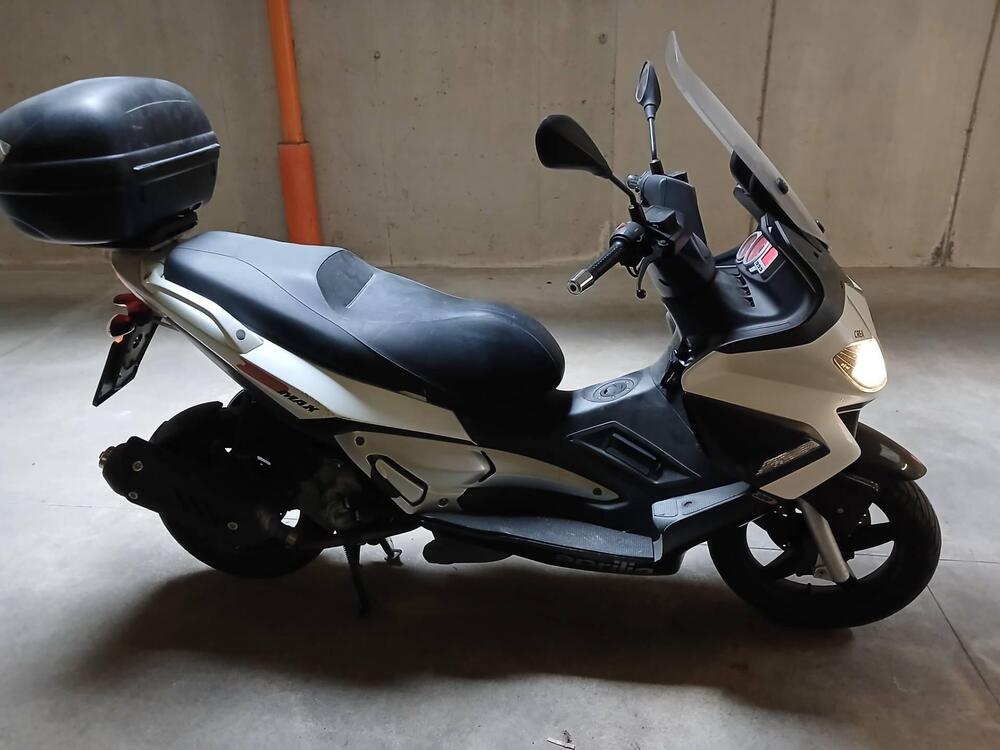 Aprilia SR Max 300 (2011 - 16) (2)