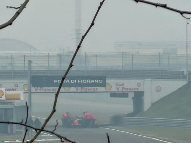 La Ferrari SF-26 in pista a Fiorano con Lewis Hamilton per lo shakedown