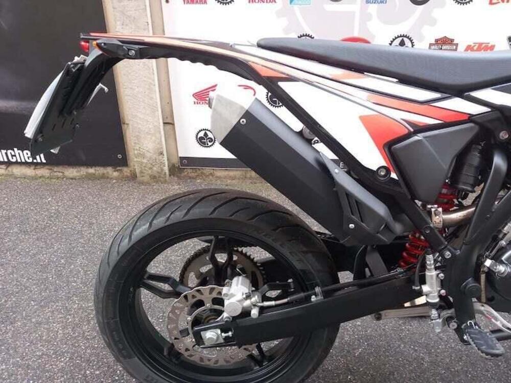 Betamotor RR 125 4T Motard LC (2021 - 23) (2)