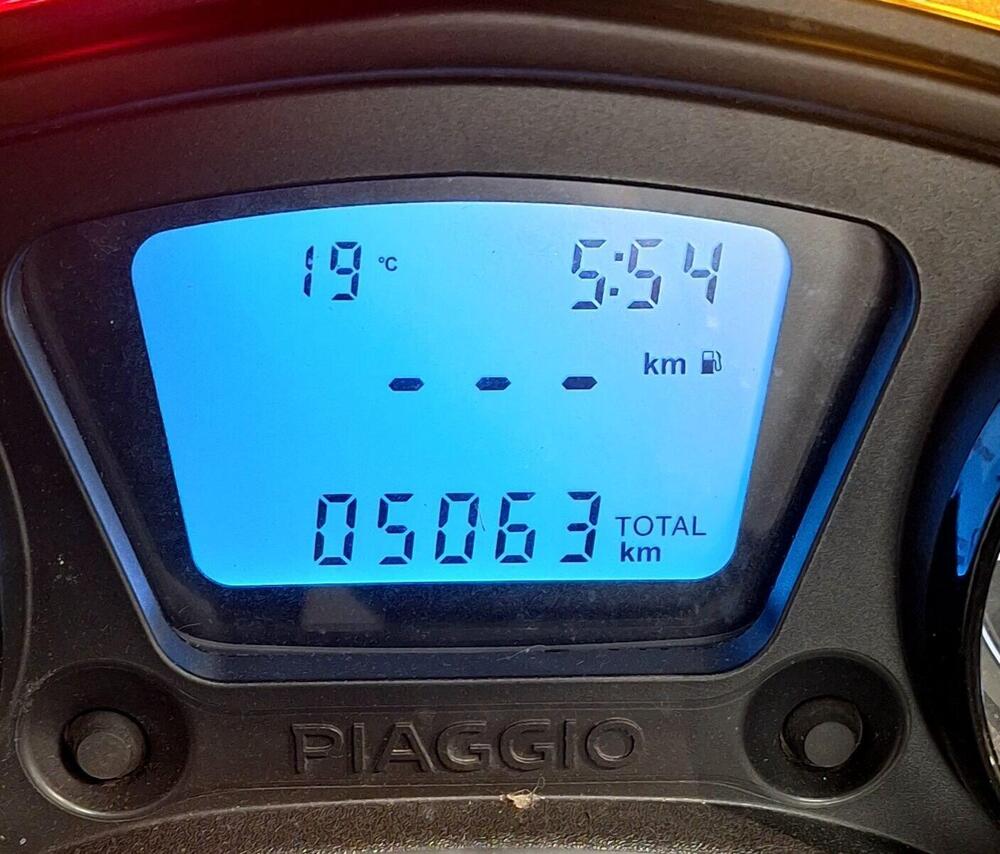 Piaggio MP3 300 ABS Hpe (2021 - 24) (4)