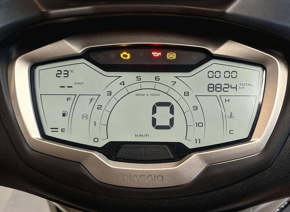 Piaggio Beverly 400 ABS-ASR (2021 - 24) (4)