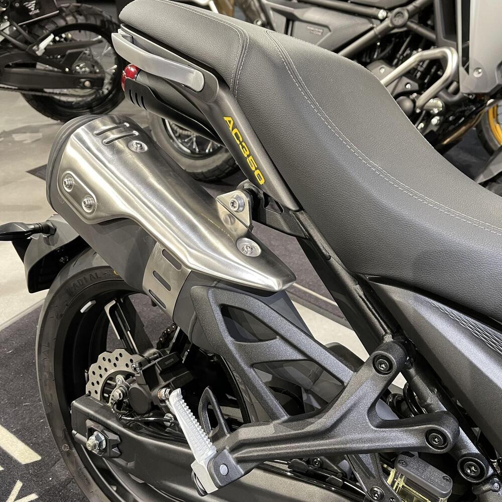 Voge Trofeo 350AC (2022 - 26) (7)