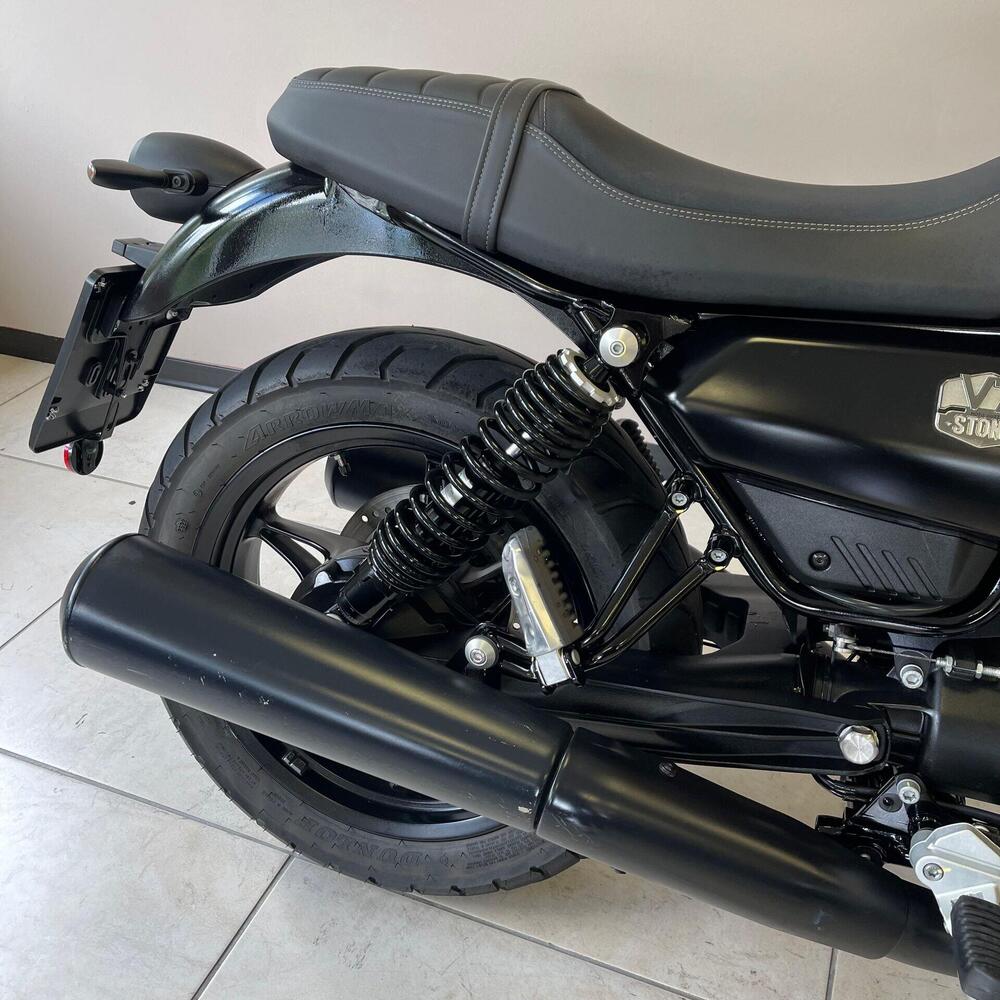 Moto Guzzi V7 Stone (2021 - 24) (6)