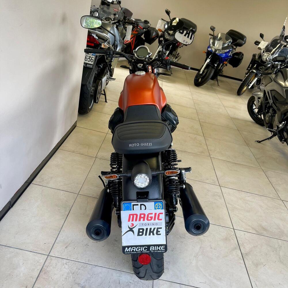 Moto Guzzi V7 Stone (2021 - 24) (7)