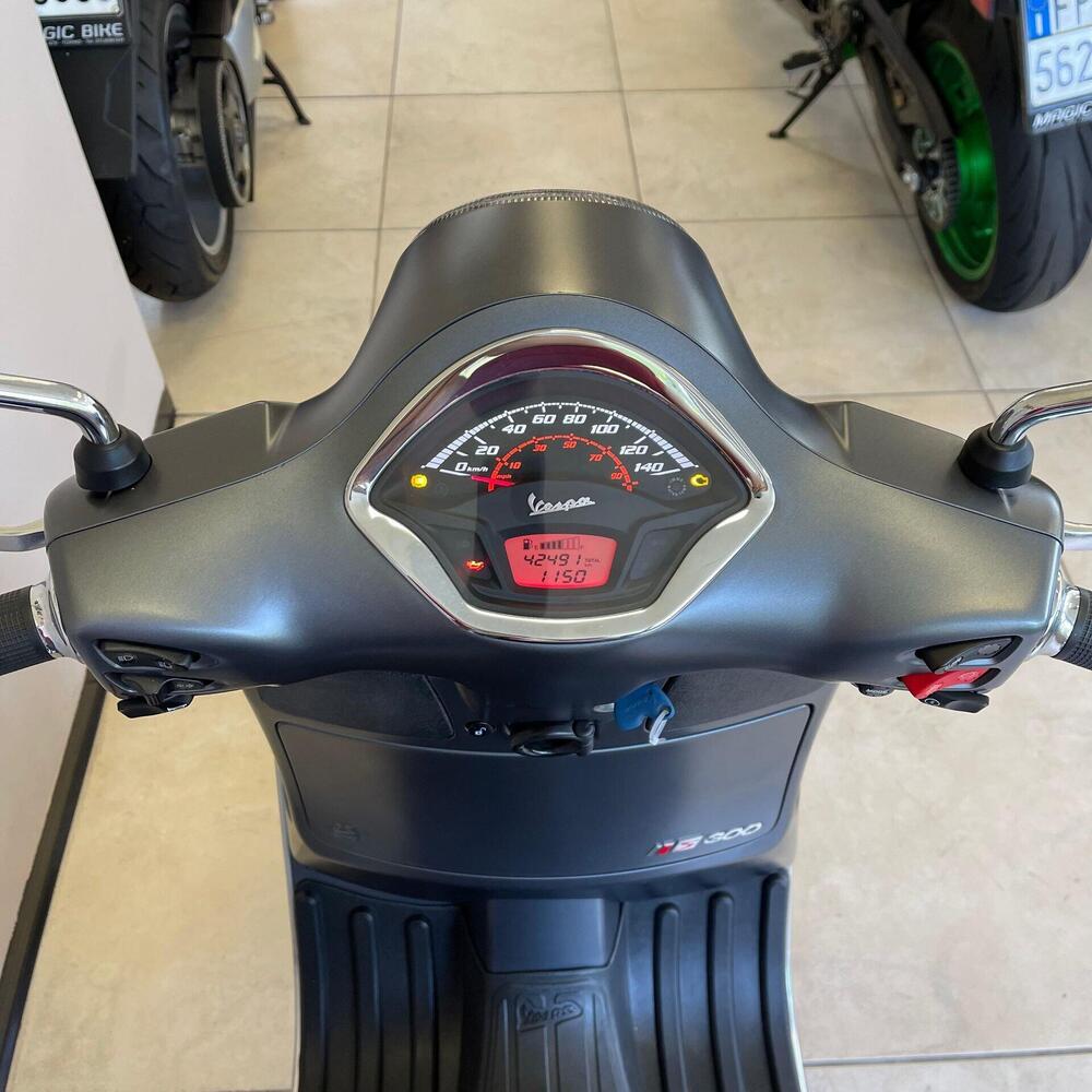 Vespa GTS 300 Super (2017 - 18) (3)